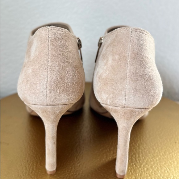 Vince Camuto Tan Suede Heeled Boots. Size 8 - Picture 5 of 11